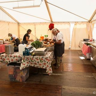 Festival de Thau 2019, mise en place dans la zénitude avec les piliers bénévoles.
