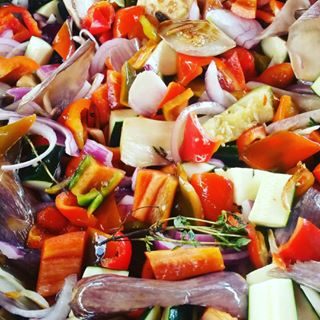 Départ de ratatouille, légumes directes du producteur. Ça donne pas envie d'été?